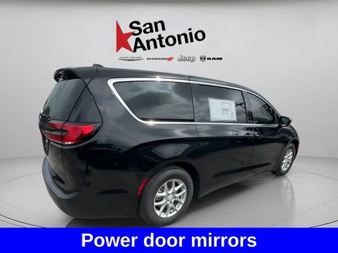 New 2027 Chrysler Pacifica Select FWD image 15