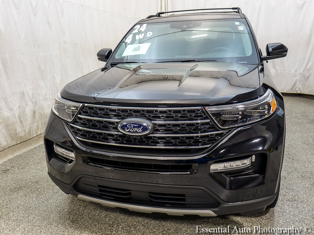 Used 2024 Ford Explorer XLT w/ Equipment Group 202A AWD/4WD image 5