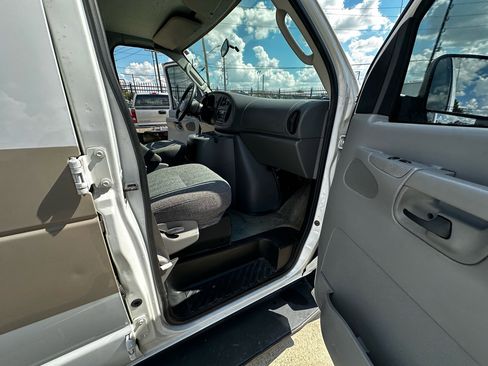 Used 2004 Ford E-250 and Econoline 250 Extended image 62