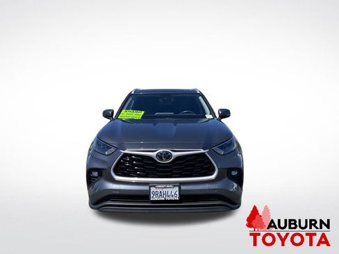 Used 2023 Toyota Highlander XLE AWD/4WD image 2