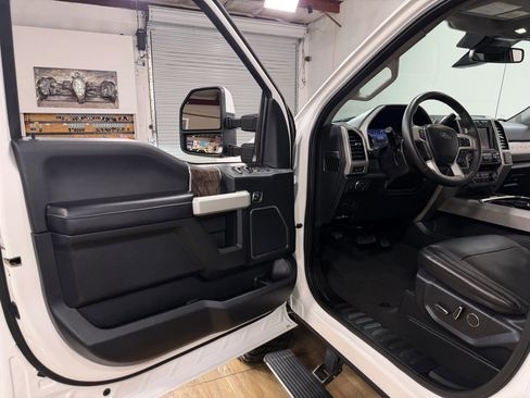 Used 2019 Ford F250 Lariat w/ Lariat Ultimate Package AWD/4WD image 12
