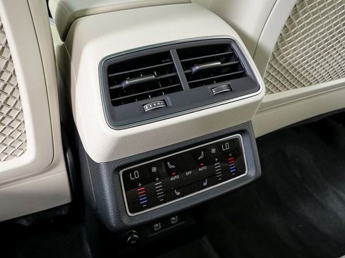 Used 2021 Audi e-tron Prestige w/ Prestige Package image 21