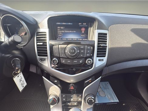 Used 2016 Chevrolet Cruze LT w/ Technology Package image 10