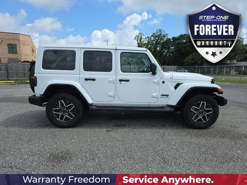 Used 2026 Jeep Wrangler Unlimited Sahara AWD/4WD image 8