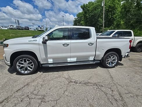 Used 2019 Chevrolet Silverado 1500 High Country w/ Safety Package II AWD/4WD image 3