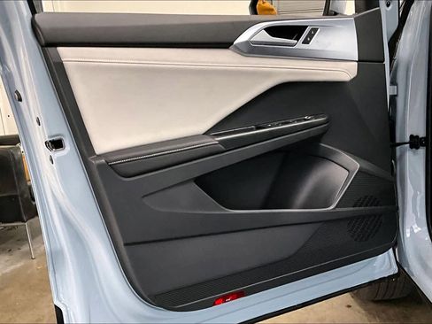 New 2026 Volkswagen Taos SE image 23