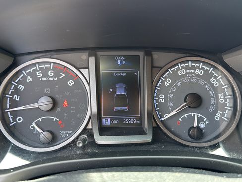 Used 2021 Toyota Tacoma TRD Off-Road w/ Technology Package AWD/4WD image 18