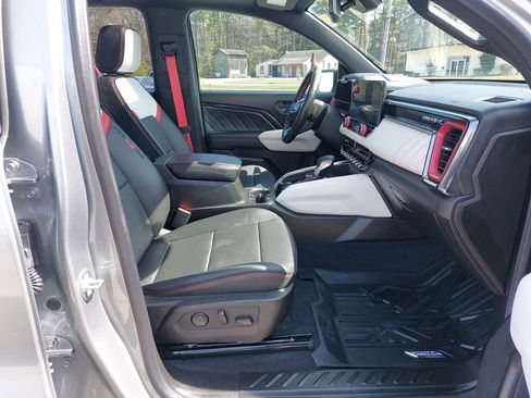 Used 2025 GMC Canyon AT4 w/ AT4X Package image 10