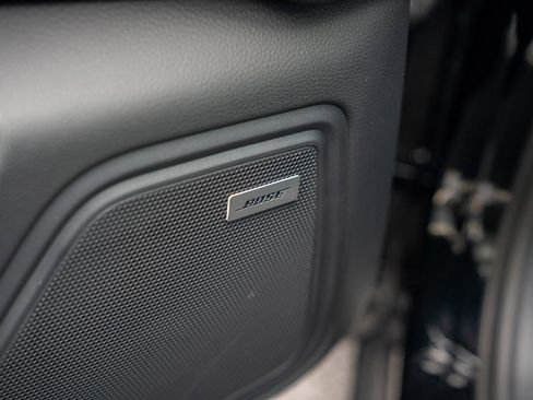 Certified 2025 Porsche Macan image 11