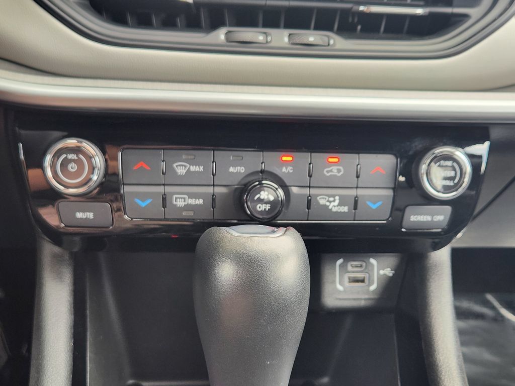 Used 2025 Jeep Compass Limited AWD/4WD image 10