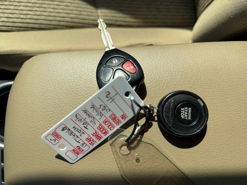 Used 2014 Toyota 4Runner SR5 AWD/4WD image 32