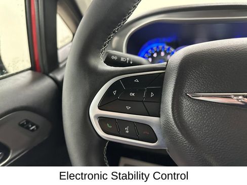 Used 2025 Chrysler Pacifica Select FWD image 39