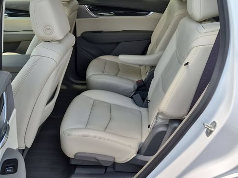 Certified 2024 Cadillac XT6 Premium Luxury AWD/4WD image 24