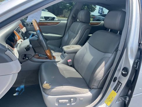 Used 2005 Lexus ES 330 w/ DVD Navigation System Pkg FWD image 13