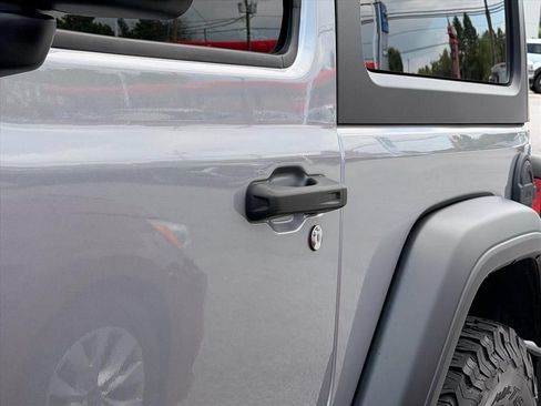 Used 2019 Jeep Wrangler Sport AWD/4WD image 9