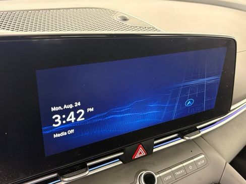 Used 2024 Hyundai Elantra SEL FWD image 24