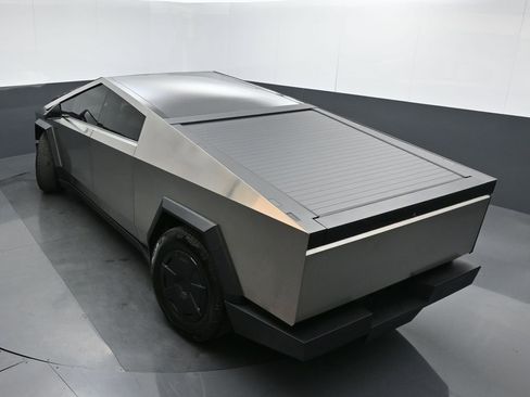 Used 2025 Tesla Cybertruck AWD Crew Cab image 43