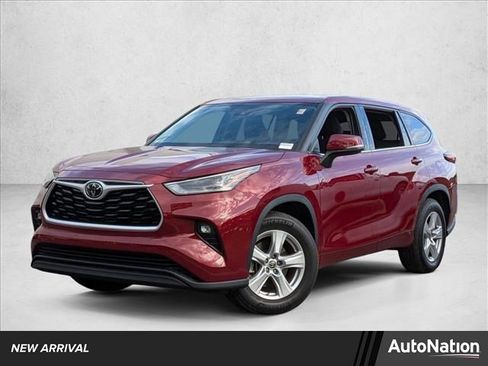 Used 2021 Toyota Highlander LE image 1