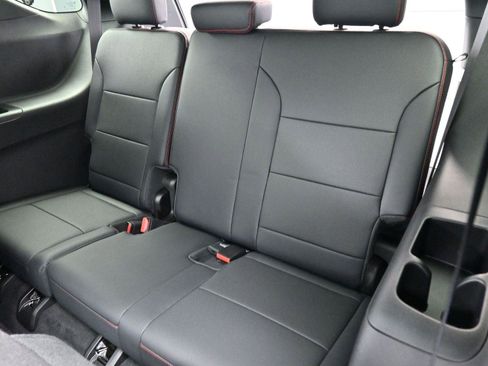 Used 2024 Chevrolet Traverse RS image 34