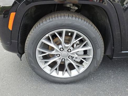 Used 2025 Jeep Grand Cherokee Summit AWD/4WD image 9