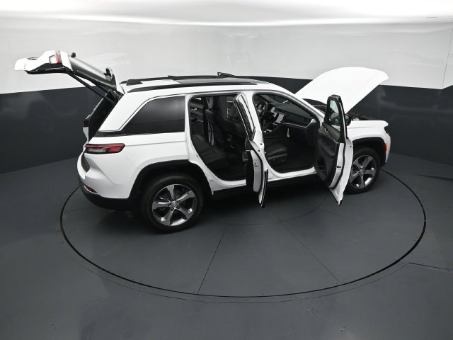 New 2026 Jeep Grand Cherokee Limited w/ Luxury Tech Group II AWD/4WD image 30