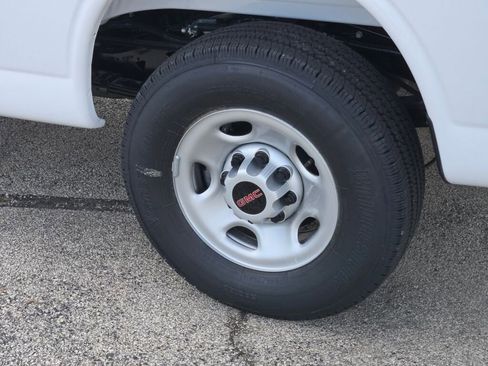 New 2026 GMC Savana 2500 RWD image 19