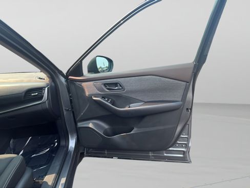 Used 2023 Nissan Rogue S AWD/4WD image 26