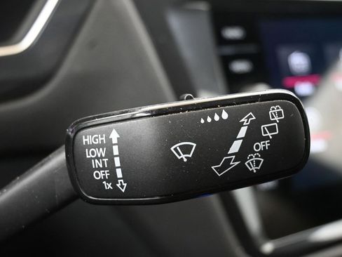 Used 2024 Volkswagen Tiguan SE R-Line image 29