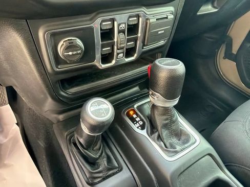 Used 2022 Jeep Gladiator Sport AWD/4WD image 24