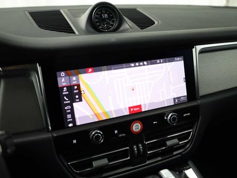 Certified 2026 Porsche Macan AWD/4WD image 33