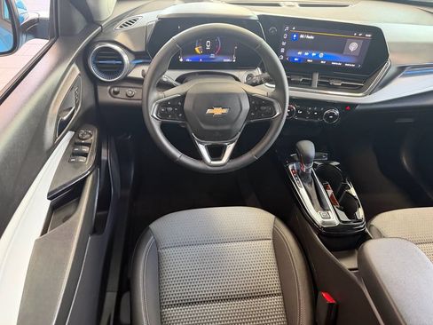 Used 2025 Chevrolet Trax LT w/ Driver Confidence Package FWD image 11