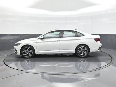 Used 2025 Volkswagen Jetta SEL FWD image 4