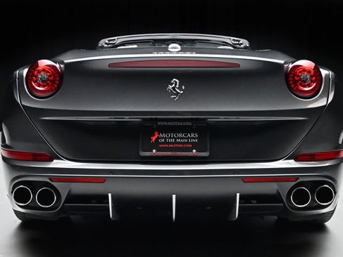 Used 2016 Ferrari California T image 24