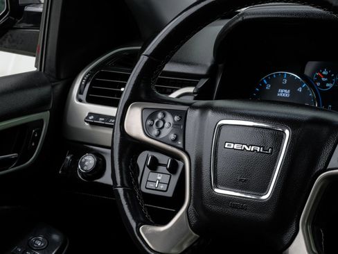 Used 2019 GMC Yukon Denali w/ Denali Ultimate Black Edition AWD/4WD image 25