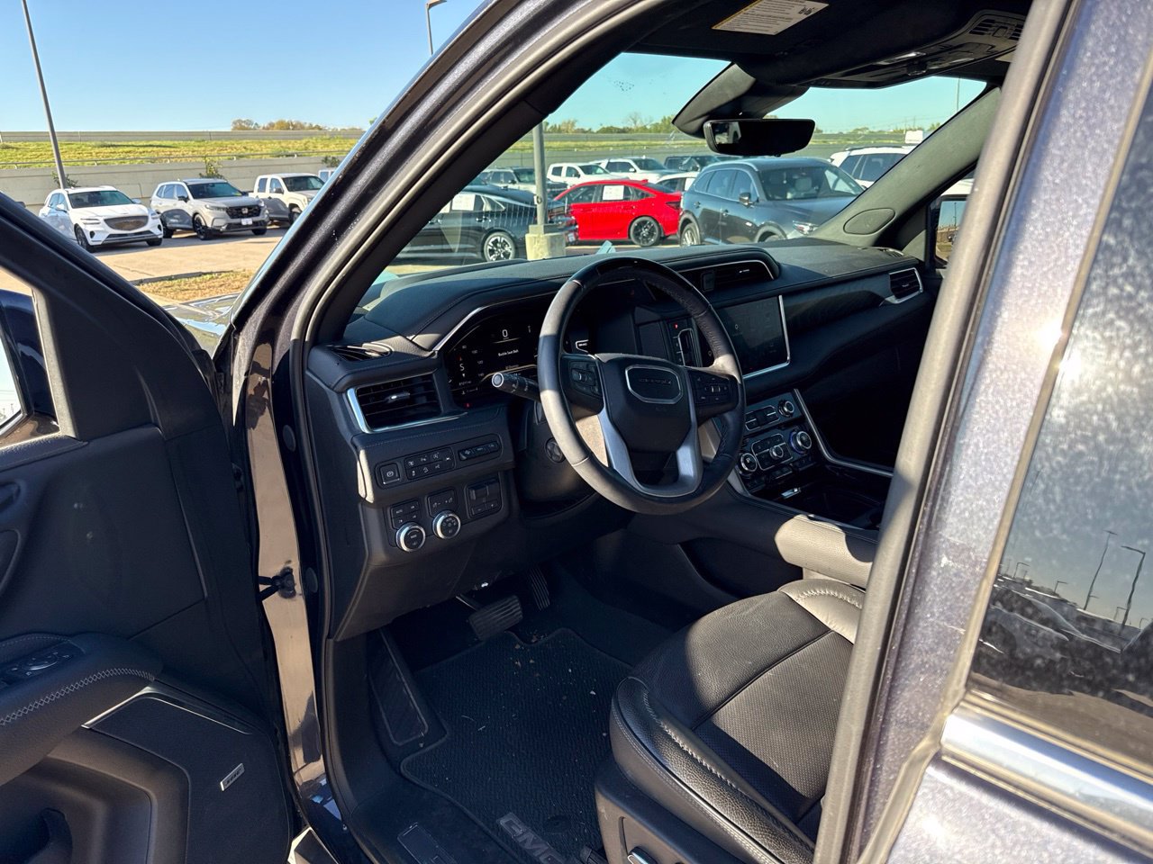 Used 2024 GMC Yukon Denali w/ Advanced Technology Package AWD/4WD image 21