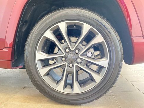 Used 2025 Jeep Grand Cherokee Overland w/ Luxury Tech Group IV AWD/4WD image 25