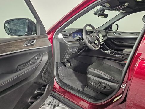 New 2026 Jeep Grand Cherokee Altitude image 21