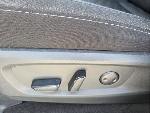 Used 2025 Nissan Pathfinder SV image 14