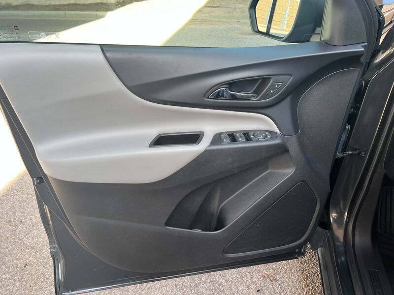 Used 2018 Chevrolet Equinox LS AWD/4WD image 17
