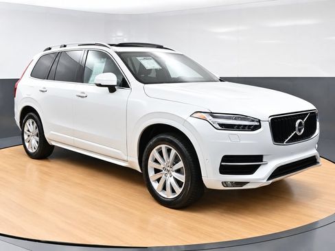 Used 2018 Volvo XC90 T6 Momentum w/ Convenience Package AWD/4WD image 3