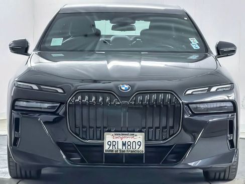 Used 2025 BMW i7 xDrive60 AWD/4WD image 10