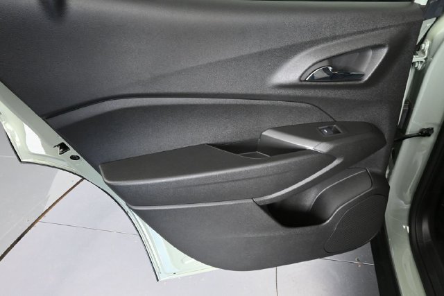Used 2024 Chevrolet Trax RS FWD image 27