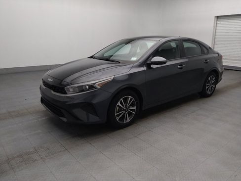 Used 2024 Kia Forte LXS w/ LXS Technology Package FWD image 2