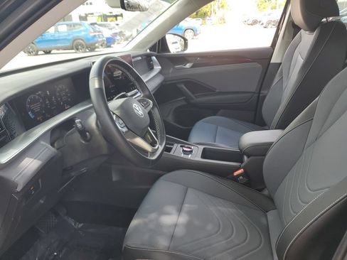 Certified 2026 Volkswagen Tiguan SE FWD image 23