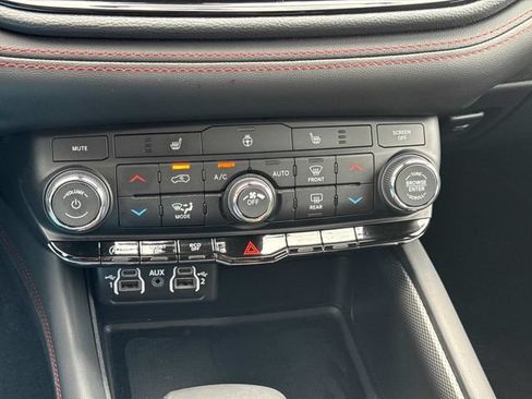Used 2025 Dodge Durango GT AWD/4WD image 36