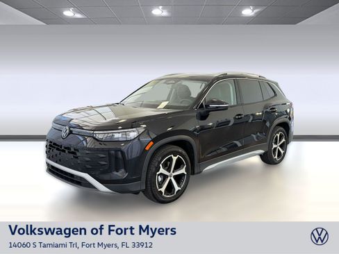 New 2026 Volkswagen Tiguan SE FWD image 1