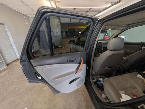 Used 2006 Saturn Vue AWD V6 image 24