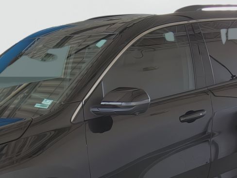 Used 2024 Chevrolet Traverse LT FWD image 8
