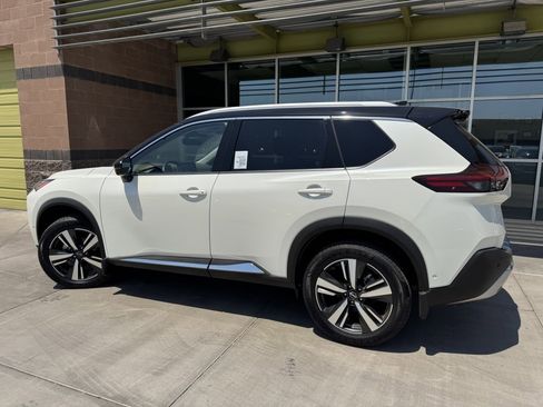 Used 2022 Nissan Rogue Platinum w/ Head-Up Display Package image 5