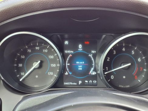 Used 2018 Jaguar XF Premium image 31